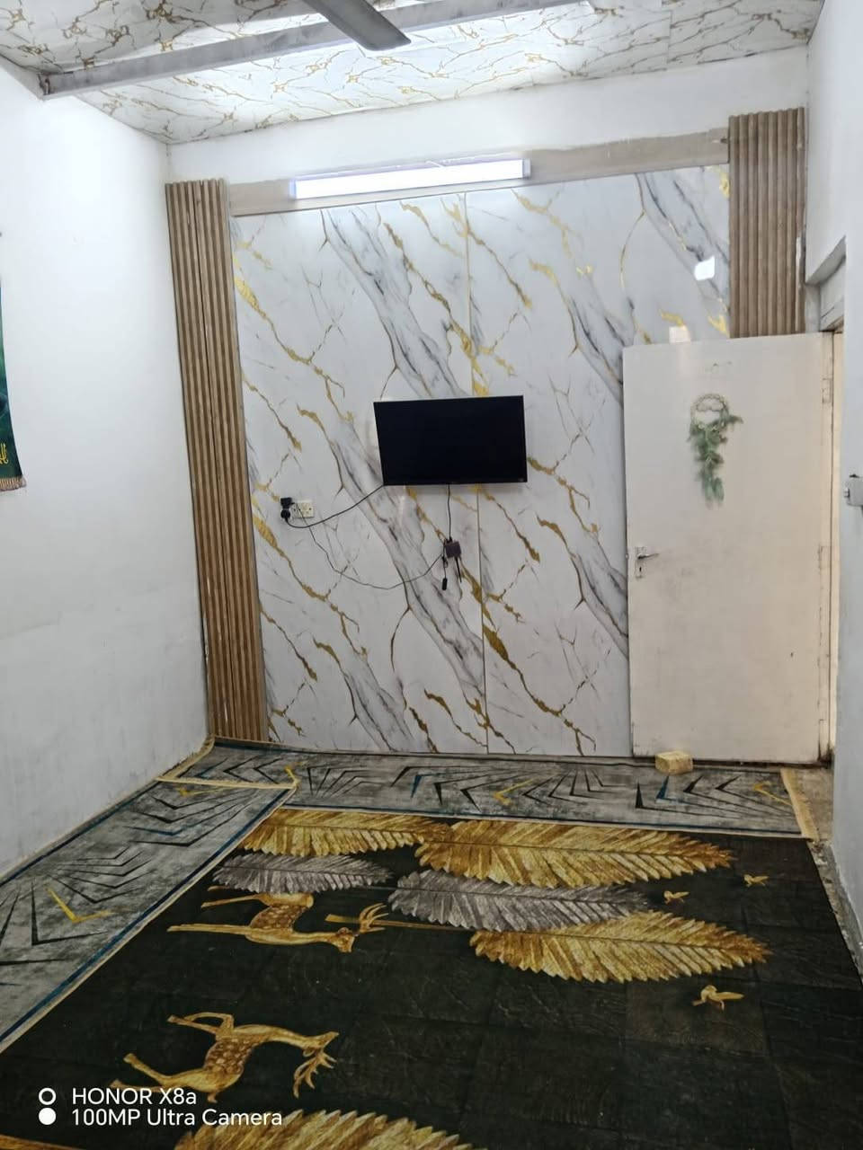 اسلام عليكم بيت للبيع مساحة ١٠٠ بمجمع فدك بجهة الرئاسة قريب شارع العام مشمول بقرار تمليك محتوياته غرفتين نوم صاله استقبال صحيات السعر ٣٩ وبي مجال قليل ***********
