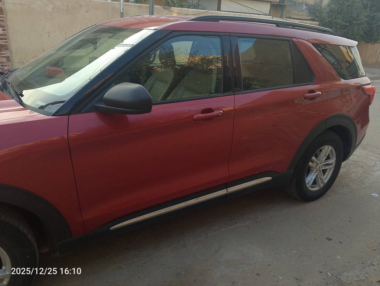 السلام عليكم .
فورد اكسبلور 22 تو ويل 4 سلندر xlt رقم بغداد الانكليزي للبيع .
داخل جلد اصفر.
رادار امامي خلفي جانبي.
كشن منفصل vip 
تشغيل عن بعد .
3 قطع تبريد مركزي.
بصمه تشغيل و بصمة ابواب لمس.
قيادة ذاتيه و كروس سرعه.
جنطه كهرباء شفط.
لغه عربيه و جام يصعد و ينزل بالبصمه.
لايت و بكلايت و بلوجكتر لد.
و بعد هواي مواصفات.
حادثها سطحي جانبي قطعتين جاملغ يمين و باب الصدر مبدلات البجم كبس .
شواصي و راديترات و غاز تبريد و مي الراديتر عالشركه بلاد.
بيها شغلات بسيطه نقص. 
للاستفسار و صور الحادث  *********** .
مكاني بغداد.
السعر 212 وبيه مجال.
اعتذر ما متواجد عالفيس.
