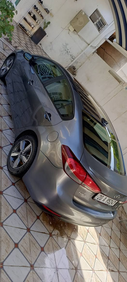 سلام عليكم 
فورتي وارد امريكي موديل 2018
محرك 2000 دوش
حادث خلفي جامرلوغ وقبغ الجنطه
بدون ارباك السونار بل منشور 
السياره جديده بمعنه الكلمه 
السعر 122
الستفسار ***********
