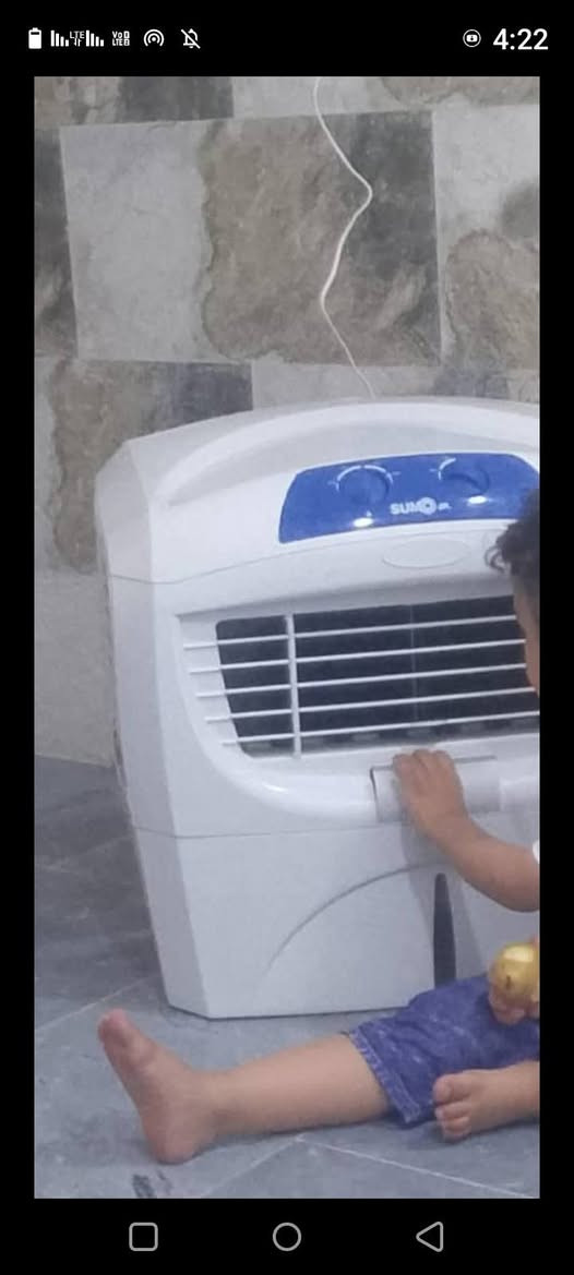 مبردة استخدام اسبوع جديدة
سربس 
اخذوهة ب120 يردوهة ب90 
والكاونتر قطعة وحدة المعلك فقط 
استخدام شهر 
متر و20 يردوا ب65 

مكان شارع فلسطين 
***********
