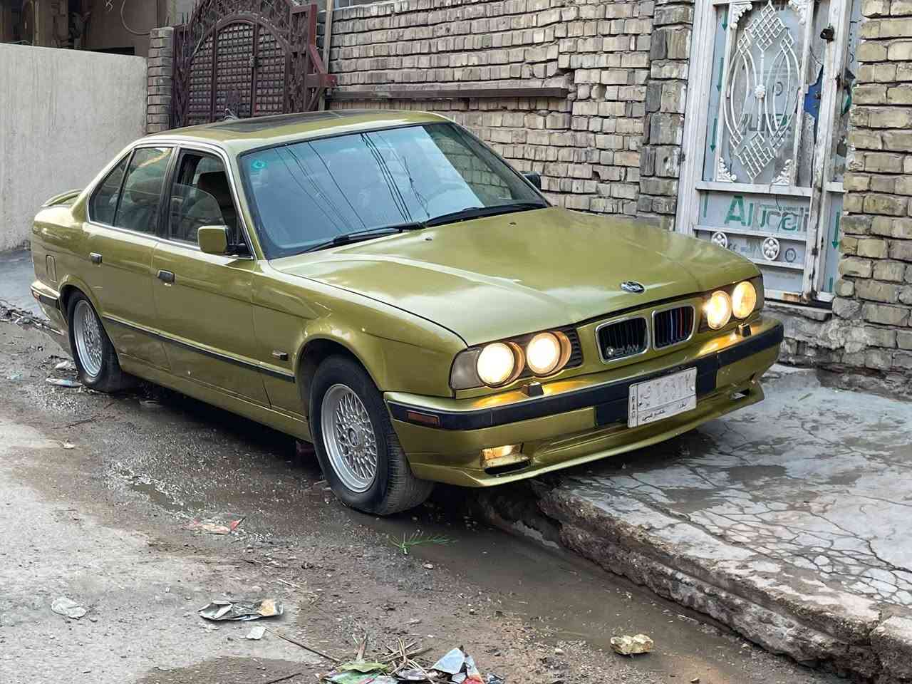 السلام عليكم 
520 موديل1990كير عادي محرك 25 مسكر فانوص تبريد شغال كهربائيات صدر امامي جديد المكان بغداد السياره بأسمي السعر 45   للاستفسار ***********
