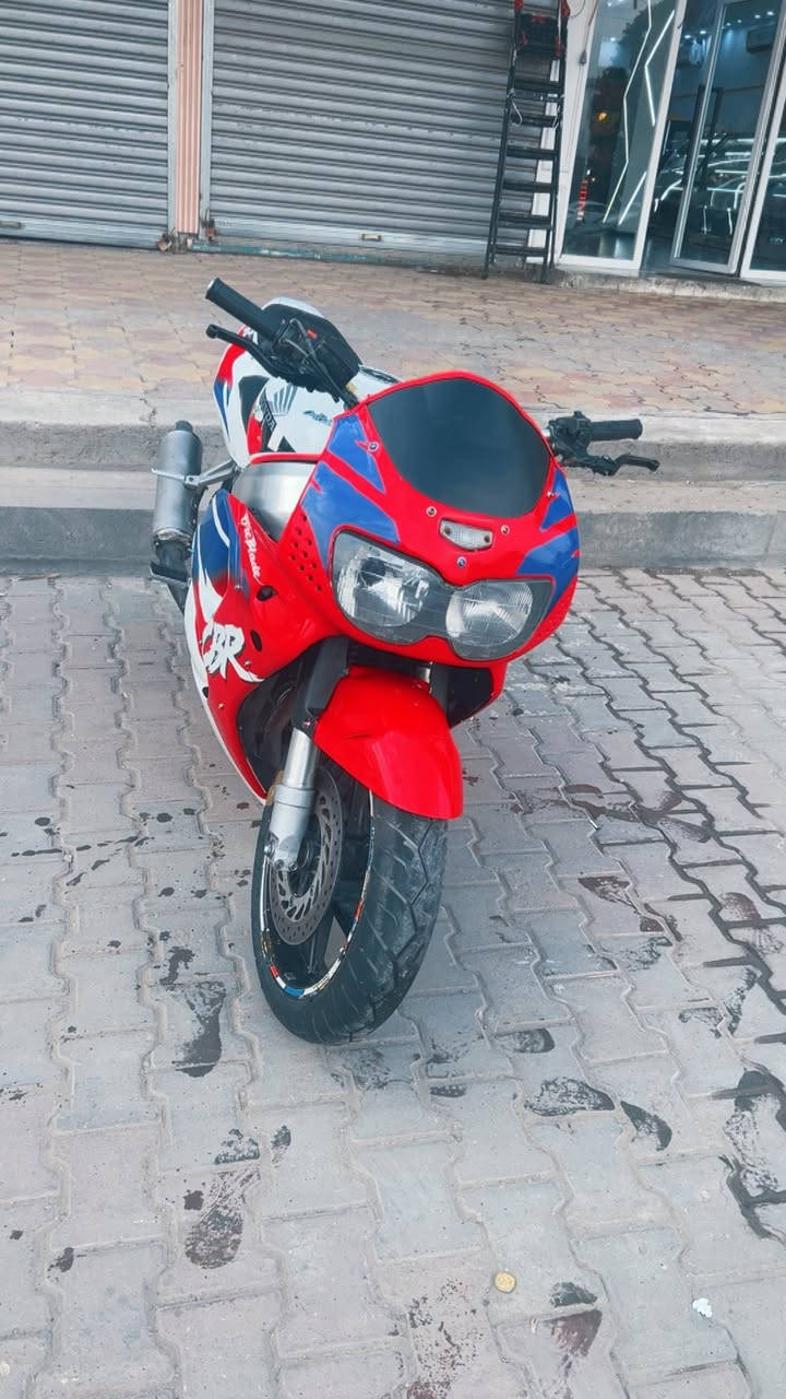 السلام عليكم
شباب دراجه لبيع 900
دراجه كامله مكمله مناقصها برغي
دراجه رقم بغداد دولي 
بسمي تحويل ثاني يوم 
مكينه مفتوح بيها كيرر
نكره بكل وكت وكفراتها جدد مابيهن شخط تانكي جديد كلشي بيها جديد وباقي شوفة عينكم 
السعر 25وبيها مجال
مكاني بغداد
***********
