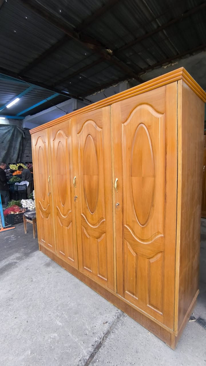 السلام عليكم يوجد لدينا كناتير جديده ومستعمله او اسعار مناسبه جداً كنتور ابو 4ابواب مستعمل وكنتور ابواب 2 شكلين وابو 3 ابوب شكلين هذه رقم  ***********
***********
