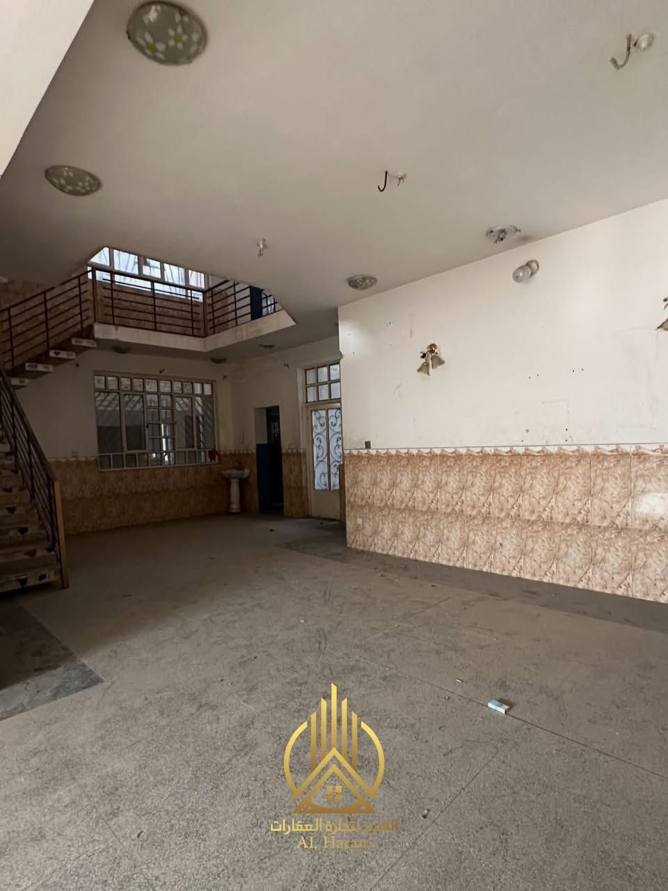 #سيف_سعد - مقابل مصور النورس - شارع عرض 15 متر 📍
دار 275 متر ثلاث طوابق 

الطابق الاول : محلات عدد 2 - غرفة - صاله - مطبخ - صحيات - استقبال - منور - كراج

الطابق الثاني : غرف نوم عدد 3 - صاله - صحيات - بلكونه كبيره

الطابق الثالث : مخزن - سطح

السعر : 490 مليون

للأستفسار 

سجاد مؤيد

***********
***********

عنوان المكتب : سيف سعد - مقابل جامع محمد الجواد - على الشارع العام مباشرةً 📍

#عقارات #كربلاء_المقدسة
