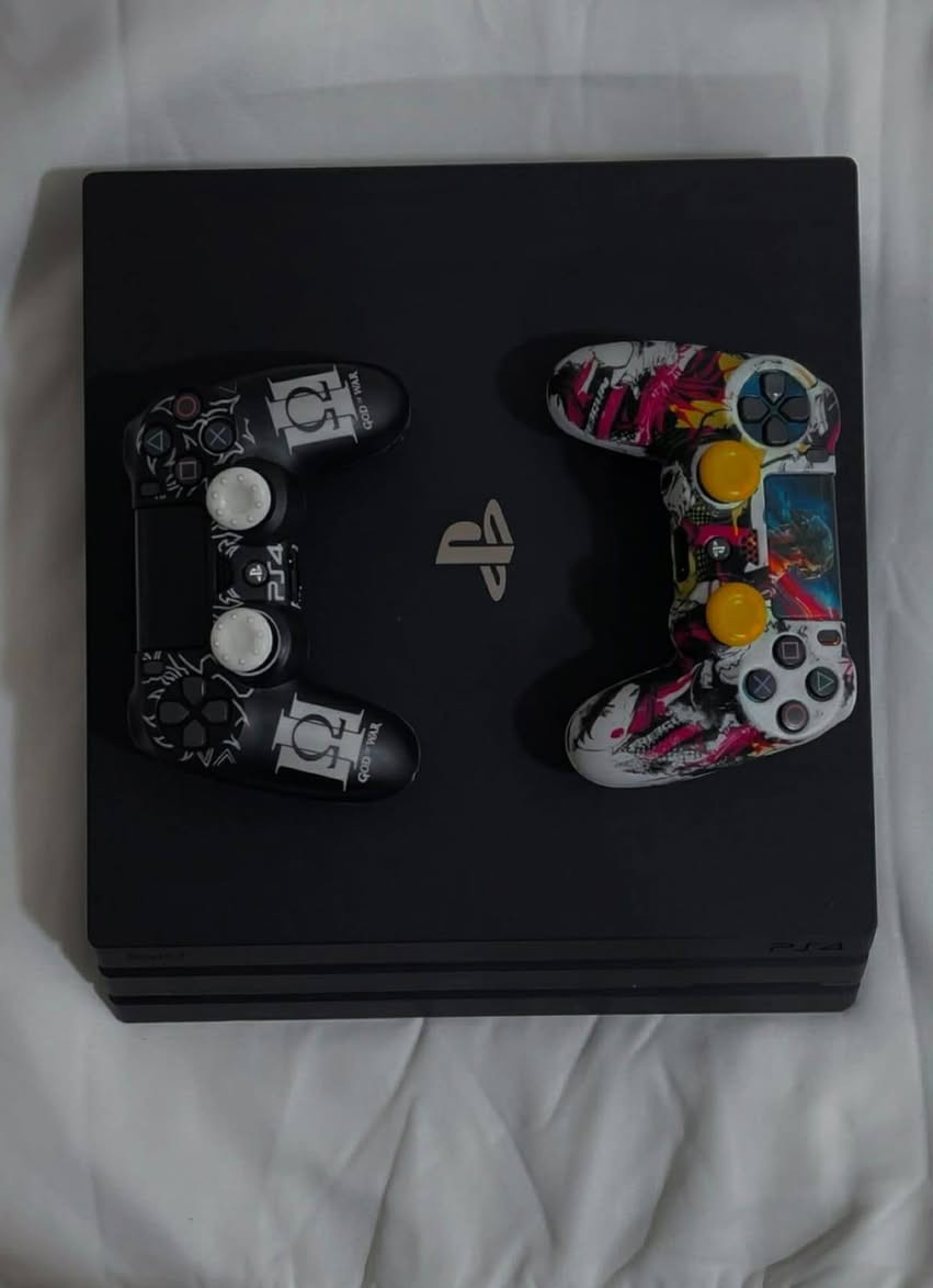 بلي4برو
1 تيرا
كامل الملحقات
جوستك 2
البلي نضيف 99٪
يوجد توصيل لجميع المحافظات 
السعر 375
مع 2 اقرص 
المراسله على هاذ الرقم  
***********
