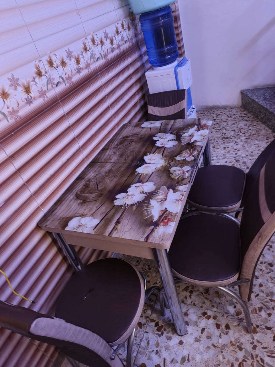 السلام عليكم عندي بلازمه حجمه 22 بدون نت السعر ٦٥
وميز طعام أربع كراسي سعر الميز ٧٠ ألف 

ملاحظة بي ٢ كراسي تعبانه 

مكاني بغداد زعفرانيه 

رقمي ‏‪***********‬‏
