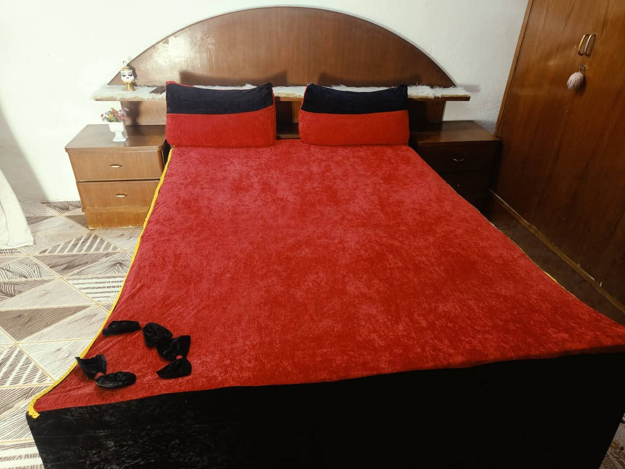 السلام عليكم ورحمه الله.
غرفه للبيع تسكام 
كنتور 3 متر
جربايه 2 متر
مرايه +زاويه +تاج جربايه
كدامكم الصور قيم واخذ


**إذا كنت صاحب هذا الإعلان وتريد حذفه لأي سبب، رجاءا أرسل رسالة إلى الدعم الفني**