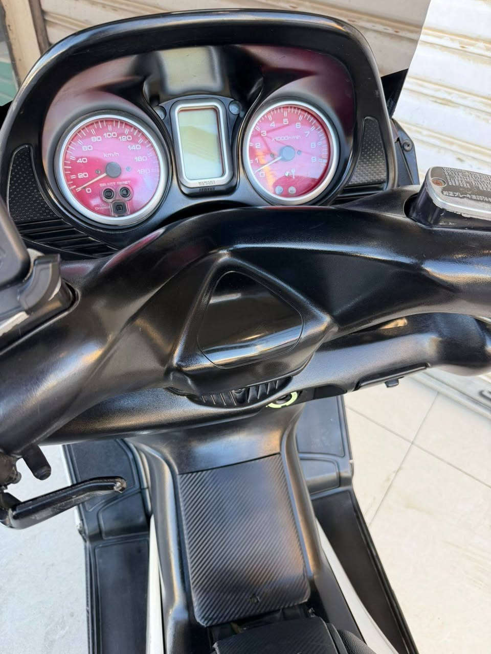 السلام عليكم. دراجة تي ماكس موديل 2008 ماشيه 55 الف دراجه كفاله عامه من كلشي ما ناقصه شي سنويه بأسمي ثاني يوم التحويل. مكاني بغداد *********** واتساب 
 سعرها 35 وبيها مجال
