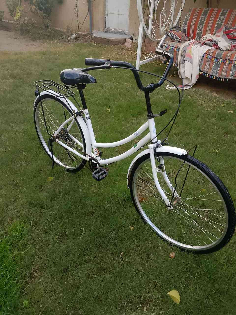 بايسكل للبيع 
جديد نظيف ما بيه اي نقص سعره مناسب اتصال***********
