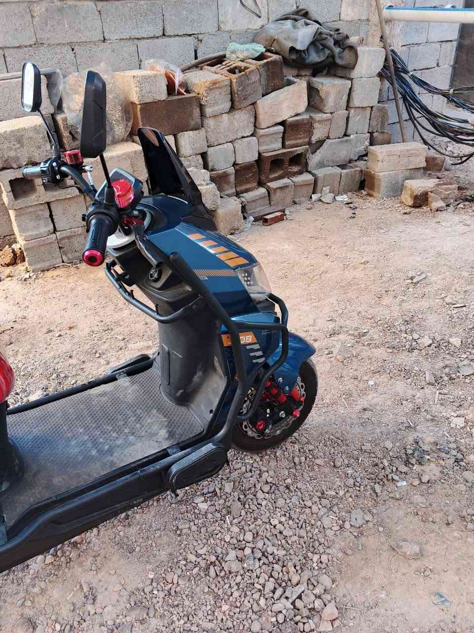 السلام عليكم ماطور شحن للبيع اباجي الوحش ٤ نمر ٦ بطاريات صار شهرين من اخذته جديد مفول السعر ٧٧٥ وبي مجال العنوان الرمادي غيرمتواجد على الفيس *********** وتساب اوتصال
