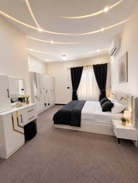�✨ للايجار في السيديه ✨🏡  🔹 شقه دوبلكس طابقين مؤثثة بالكامل 📍 موقع ممي...