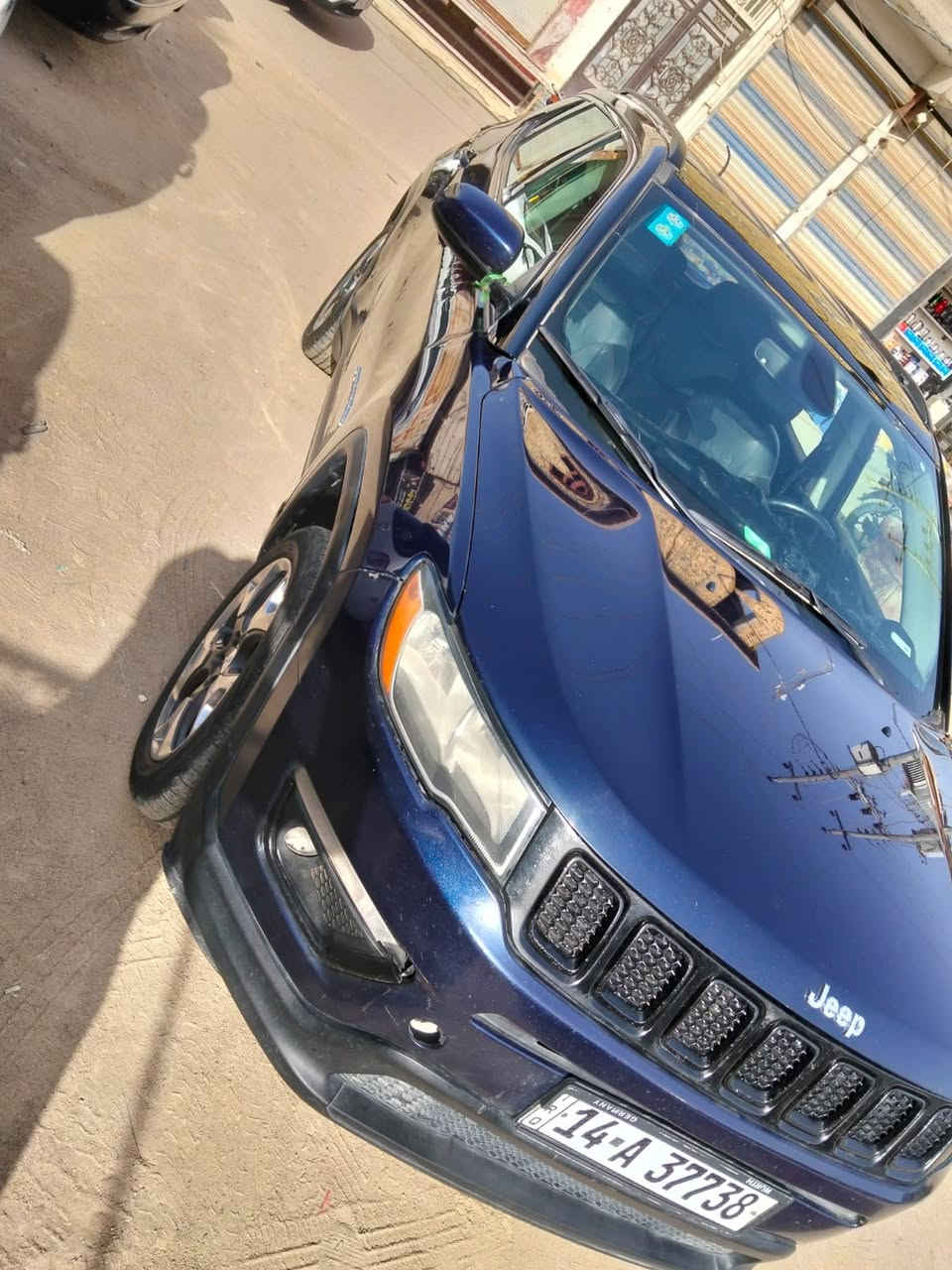 سلام عليكم جيب كومباس موديل2019 
فور ويل 4x4
الون حبري مع قمارة سودة بلاك توب
فول مواصفات ماعدى البنراما 
مميزات السيارة 
كار بلاي مع شاشة كبيرة 
كشنات جلد مع تدفئة تبريد
 كامرة دوارة 
ادامة كاملة 
سستم صوت past
بصمة ابواب مع ترحيب 
تشغيل عن بعد 
تعتيم 
سايد بريك بصمة 
وضعيات القيادة 
مثبت سرعة 
رقم بصرة انكليزي جديد 
سنوية 2027 مشروع وطني تحول ثاني يوم
طخم تاير جديد
محرك 2400 مكفول 
كير 9 نمر مكفول 
تدفئة تبريد كفالة 
مكفولة من الصبغ
داخلة في حالة ممتازة
عدد المسارات 85 الف ميل 
حدادية 100% قبل كم يوم مبدلهاا صدر
السعر 122 وبيها مجال
العنوان البصرة 
متوفر واتساب ***********
حادث السيارة دعامية امامية ماواصل  الجاملغات ولا البنيد 
بيها بارد بالباب الراكب وبارد بالجاملغ الخلفي

