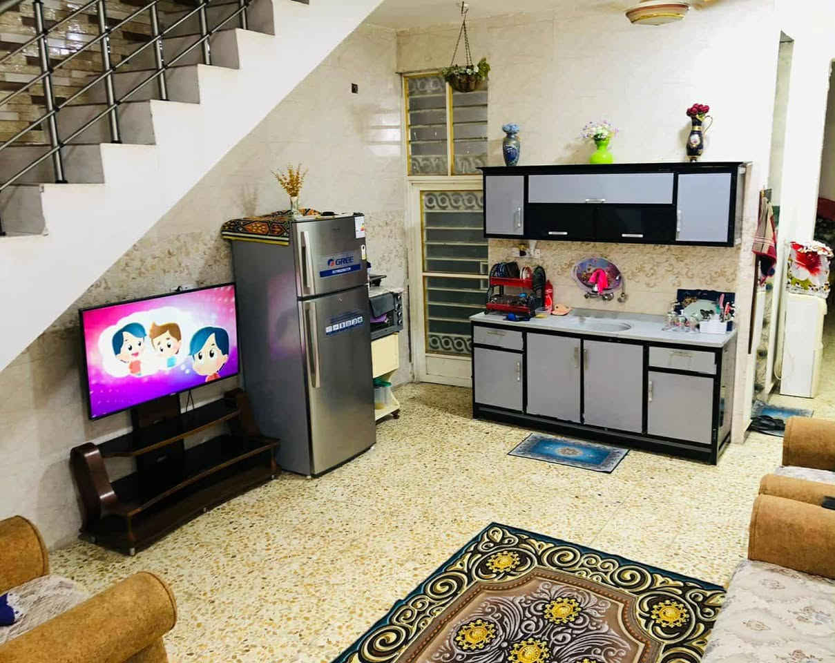 #ملاحظه#لمن يرغب في عرض عقاره طابو صرف او زراعي اوتجاري يرجى مراسلتنا اوالاتصال بنا
________________________________
بيت للبيع او مراوس
 العنوان / حي الصدرين على روائي مباشرة 
#المساحه ١٠٠متر واجهة ٥ ونزال ٢٠طابقين بناء حديث طابو زراعي سند٢٥  تحويل باسم المشتري مباشرة طابقين يتكون من ثلاث غرف نوم +٣مجمع صيحات داخلي وخارجي .سطحين بيتونه جبيره الطابق الاول كاشي والطابق الثاني بورسلين البيت جديد ونضيف وما بي نقص 
السعر 77 وبي مجال 
الاستفسار خاص


**إذا كنت صاحب هذا الإعلان وتريد حذفه لأي سبب، رجاءا أرسل رسالة إلى الدعم الفني**