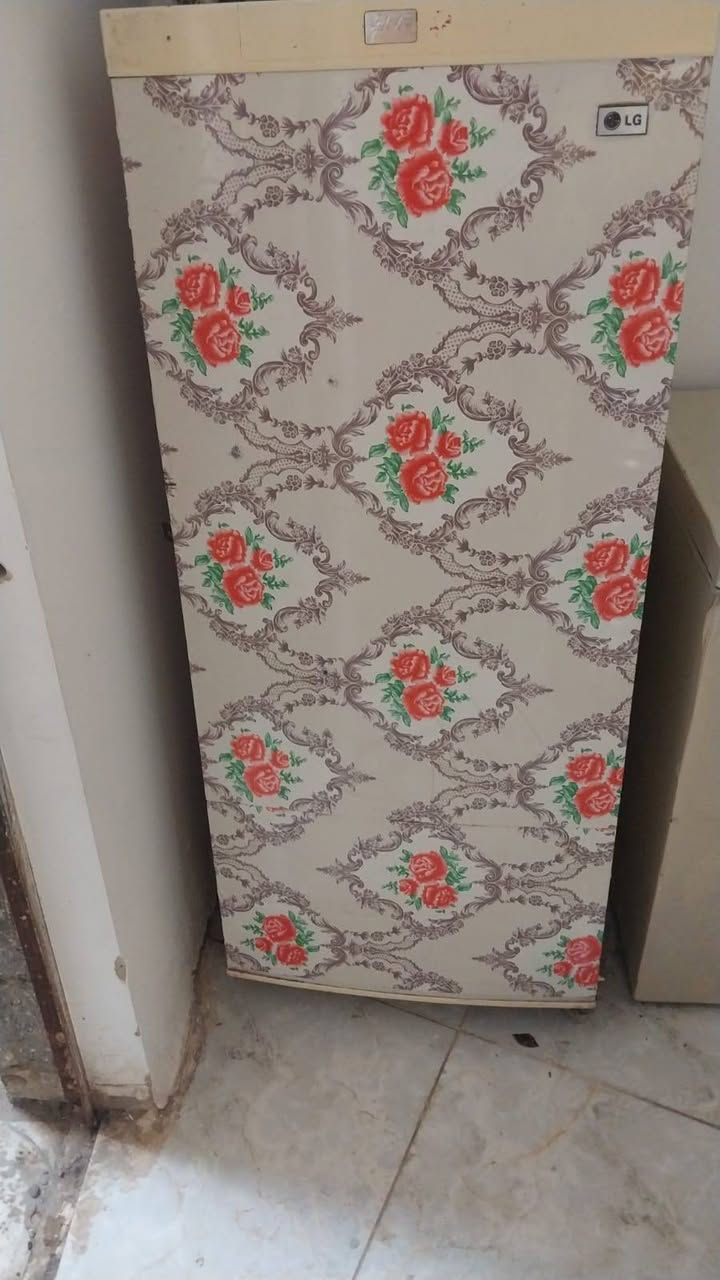 سلام عليكم غراض للبيع شاور ثلاجه مروحه سقفيه مغسله لد اناره سقوف مكنسه كهربائيه مابيعهن شلع بغداد البياع الملحانيه رقم ***********
