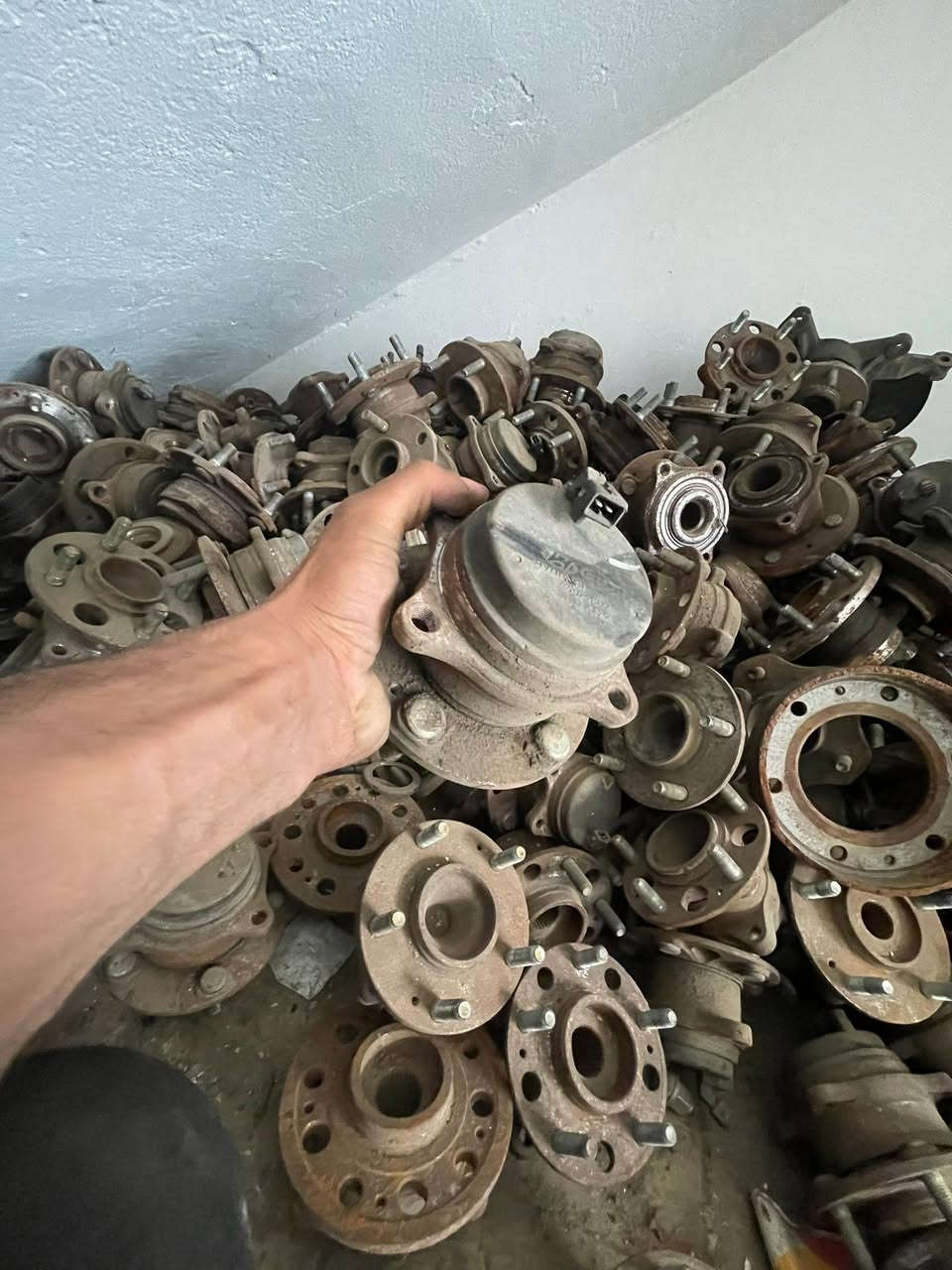 السلام عليكم بولبرنات العدد 300 جميع السيارات الكوري  تفصيخ نضاف جداًاً ابيعهم شلع. استفسار هـ ***********. وبلخدمه
