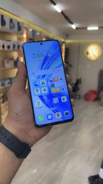 HONOR X7b 🩵
بسعر 139 الف فقط🥰
جهاز كلش حلو ونظيف ✨
الذاكرة 256GB
الرام 6GB+6GB=12 GB
المعالج Snapdragon 680
الكاميرا 108 ميجابكسل 
صوت ستيريو 
بصمة جانية 
البطارية 6000 ملي أمبير 
المكان موصل 
حي الميثاق 
للاستفسار 
***********
