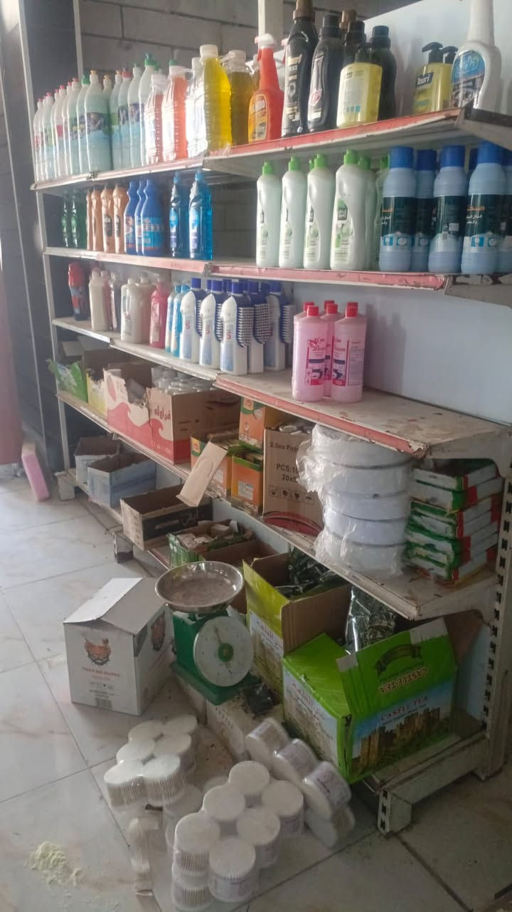 للبيع سفن تجهيز محلات الاتصال *********** وتساب العماره حي الحسين الجديد مقابيل السوك الاخضر شارع ابو شاكر
