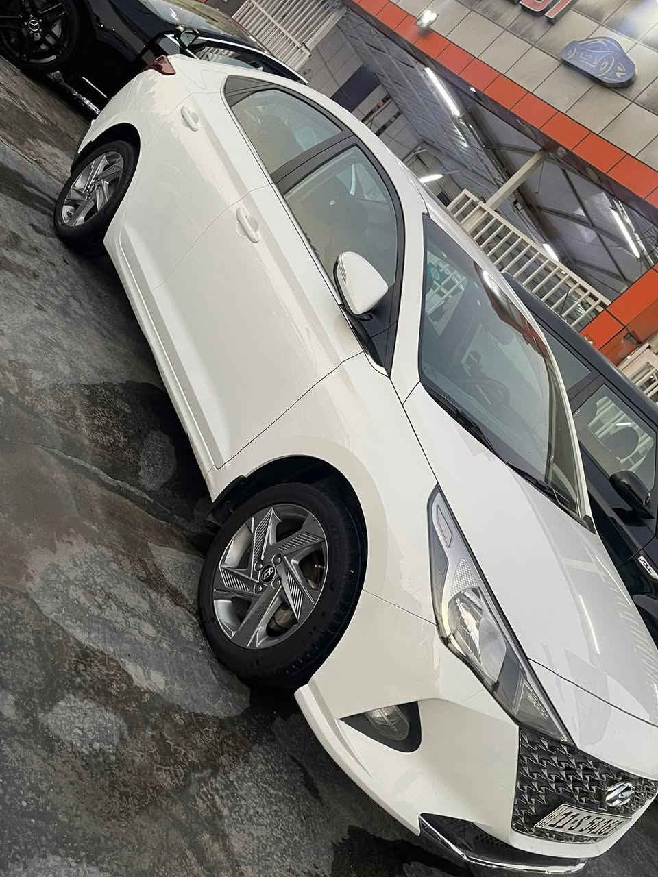 السلام عليكم هونداي اكسنت 2023
خليجي رقم بغداد الدولي الجديد مواصفات فول اللون ابيض 

ماشيه 57 الف كيلو بيها بارد فقط الباب الخلفي والباقي مكفول 

ضمان شركة هونداي الاولى 

مكينه 1.6
فتحه سقف 

شاشه كبيره اصليه 
كامره خلفيه 
مري كهرباء 
ويل كب 
بلوجكتر امامي 
تبريد قطعتين 
تحكم ستيرن 
دبل ايرباك 
حساس تايرات 
الاتصال ‭0772 769 1007‬
بغداد /  الوزيريه
