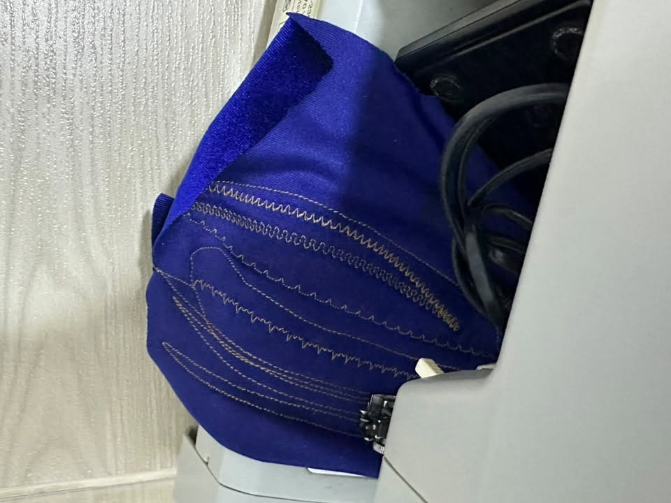 🧵 ماكينة خياطة ZANUSSI 🧵
إذا كنت تبحث عن ماكينة خياطة قوية وسهلة الاستخدام، فهذا الموديل يُعد خيارًا ممتازًا.

✨ المميزات:

* ✅ تحتوي على 10 أنواع من الغرز
* ✅ تدعم الغرزة المستقيمة وغرزة الزكزاك
* ✅ زر للخياطة العكسية (Reverse)
* ✅ دواسة تشغيل كهربائية مرفقة
* 💚 استُخدمت استخدامًا خفيفًا جدًا، وما زال الكرتون الأصلي موجودًا
* ✅ تشغيل هادئ وسلس
* ✅ مناسبة لخياطة الملابس، والستائر، وإصلاح الملابس، والأعمال المنزلية.
٦٥ الف قفل قفل 
مع توصیلل


**إذا كنت صاحب هذا الإعلان وتريد حذفه لأي سبب، رجاءا أرسل رسالة إلى الدعم الفني**