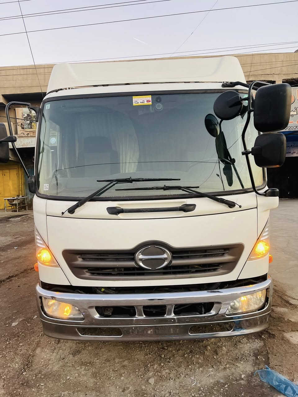 للبيع هينو شيطان 6 او ربع بلادي كرين 3مخالف فول سيفتي ريمونت شغال سياره جديده جاهزه للعمل رقم بصره للستفسار (***********)
