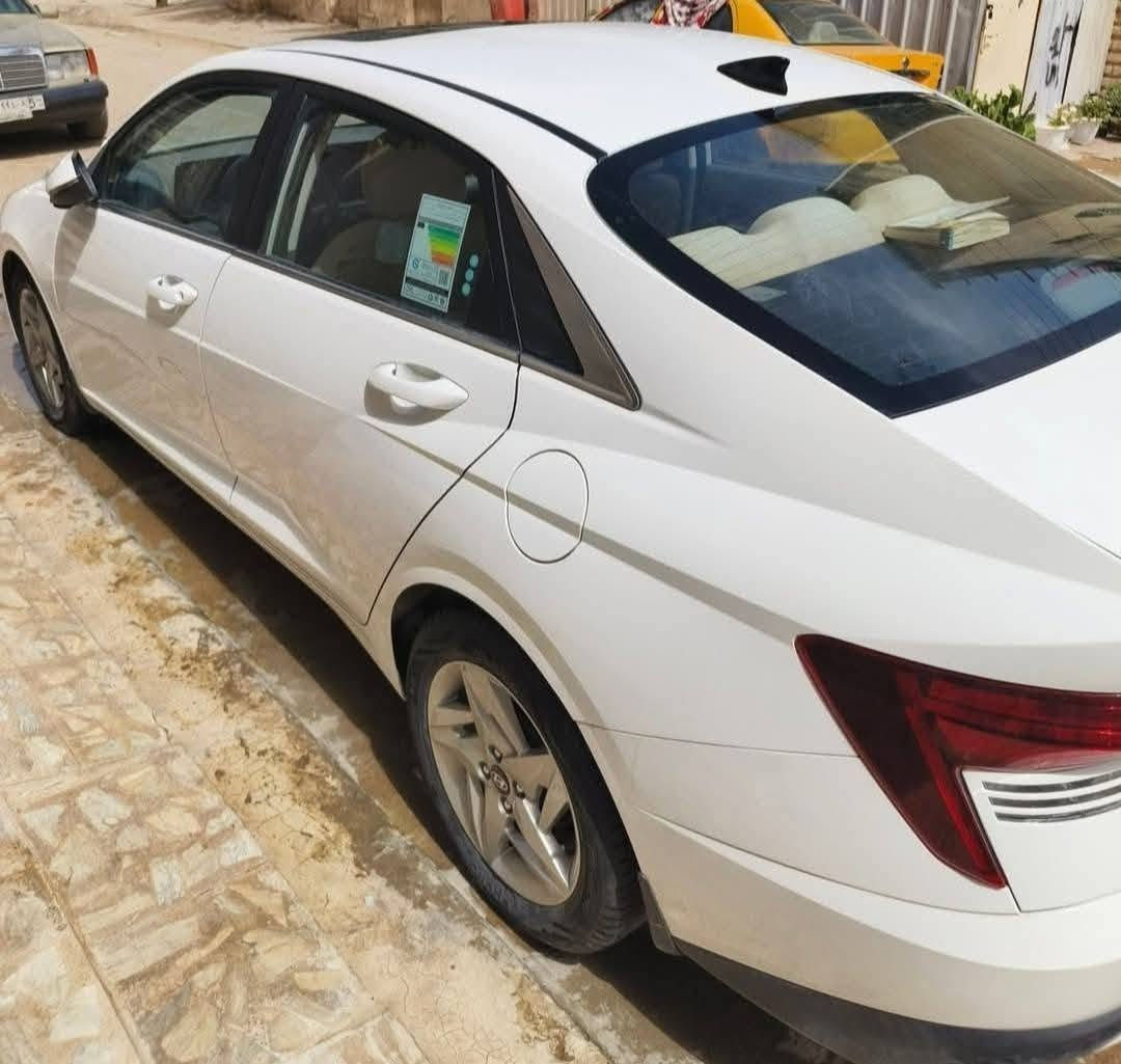 اكسنت موديل 2024
السعر 136 ورقة
وبي مجال
المواصفات: 
كامرات وحساسات خلفية
ايرباكات امامي
فتحة سقف
مثبت سرعة
نظام فحص ضغط الإطارات
شاشة داخلية تحتوي على android auto و
Apple carplay
مري شفط
عداد رقمي
محرك 1500cc
مرقمة بغداد
ماشية ± 13.5 الف كيلومتر
بيها باردة خفيفة بالباب مال سائق (بدون اي صبغ)
المكان: النجف
للتواصل والاستفسار والمعاملة على الرقم:

***********
او:
***********
