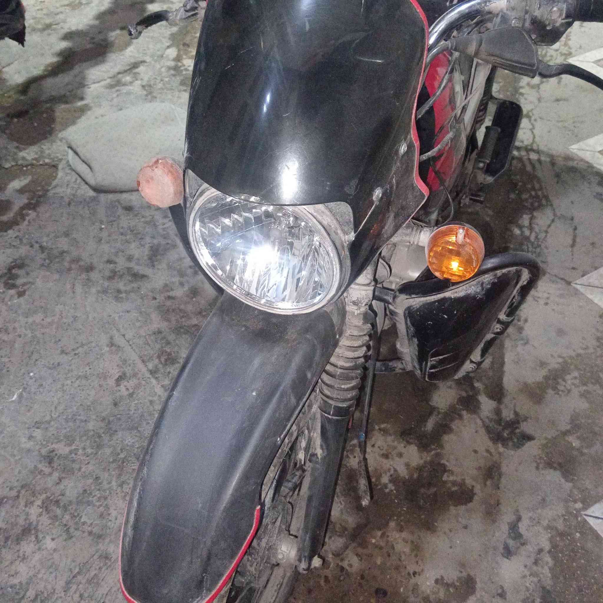 السلام عليكم بوكسر 2023 ماشيه تقريبا 30 دراجه مكفوله ونضيفه برغي مامفتوح بيها بس نقصها باتري محرك نضيف ومكفول تحويل ثاني يوم سعر مليونين ونص وبيها مجال بغداد المحموديه  ومع العلم صار شهرين مطبوكه *********** واتساب
