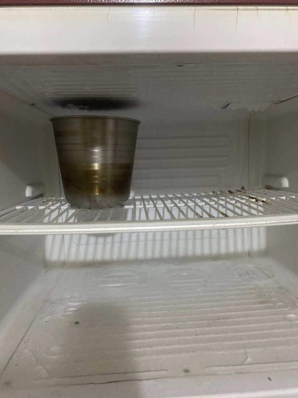 السلام عليكم عندي هاي ثلاجه اريد ابيعها ب٢٥٠ مابيها شي


**إذا كنت صاحب هذا الإعلان وتريد حذفه لأي سبب، رجاءا أرسل رسالة إلى الدعم الفني**