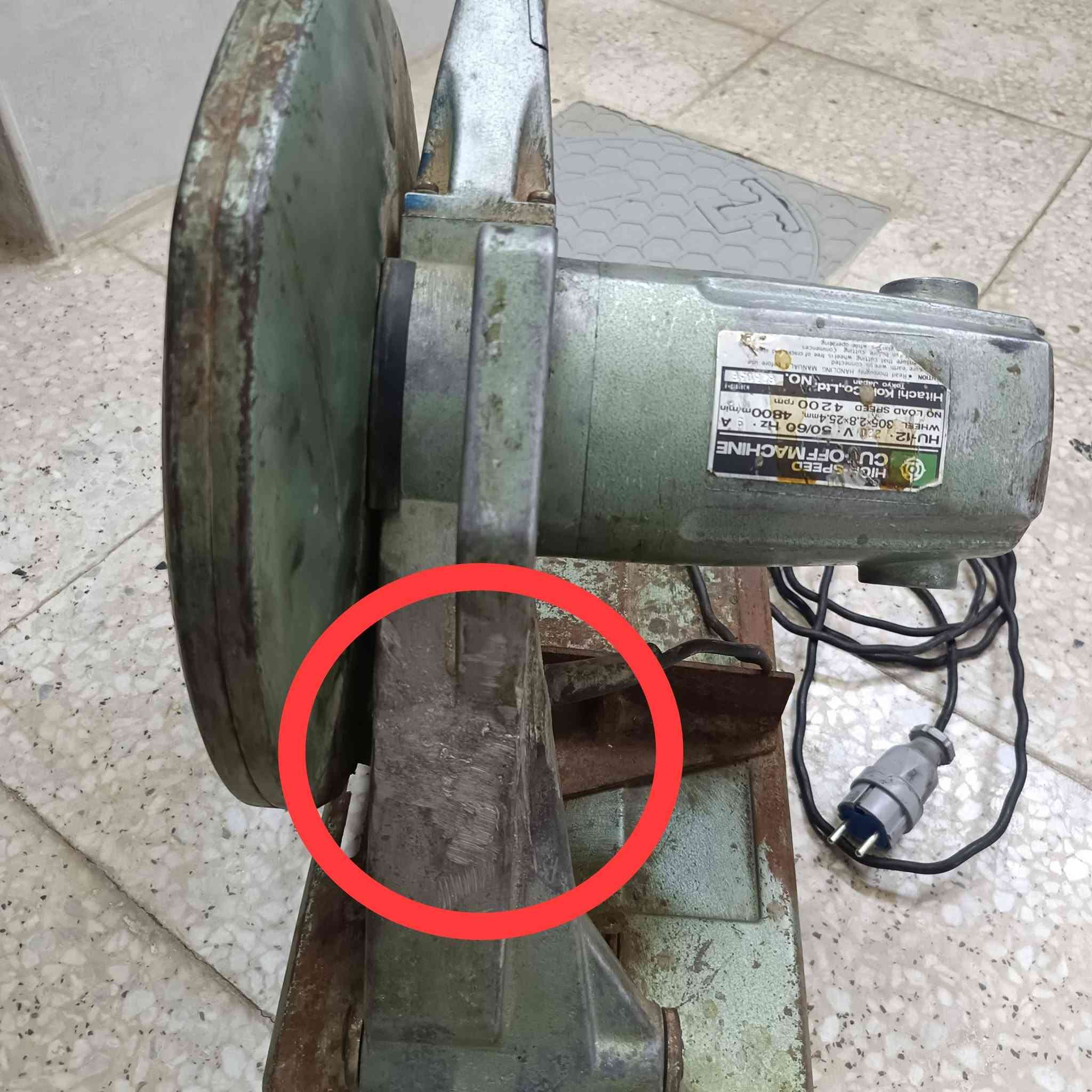 السلام عليكم ورحمة الله وبركاته
كتر حداده بهذا الشكل شغال فووول ما بيه اسم جدحه 
بيه لحيم ماشر عليه
السعر ٧٥ قفل 
العنوان بغداد الشعله
للاستفسار الاتصال على الرقم 
***********
