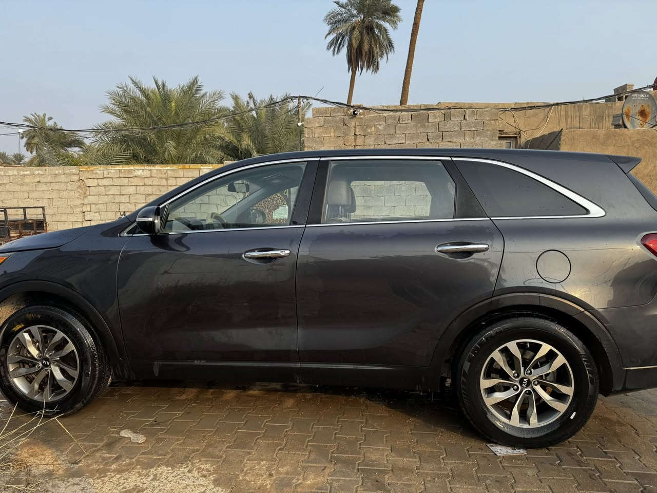 سورنتو 2019 وارد امريكي رقم بغداد باسمي 4 سلندر ماشية 109 حادثها موضح بالصورة دحجة خفيفة الايرباكات كلها سليمة مكانها نجف سعرها 163
***********
