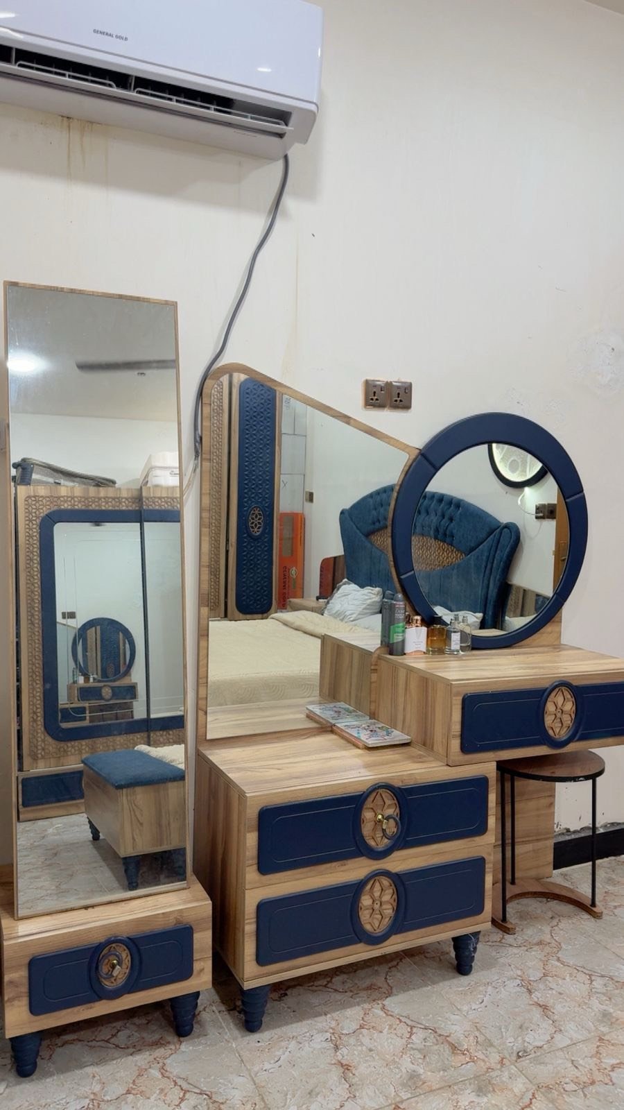 غرفه للبيع ب 600 وبيها مجال حك الجيه الغرفه كامله ومابيها شخط العنوان الراشديه تواصل واتساب ***********