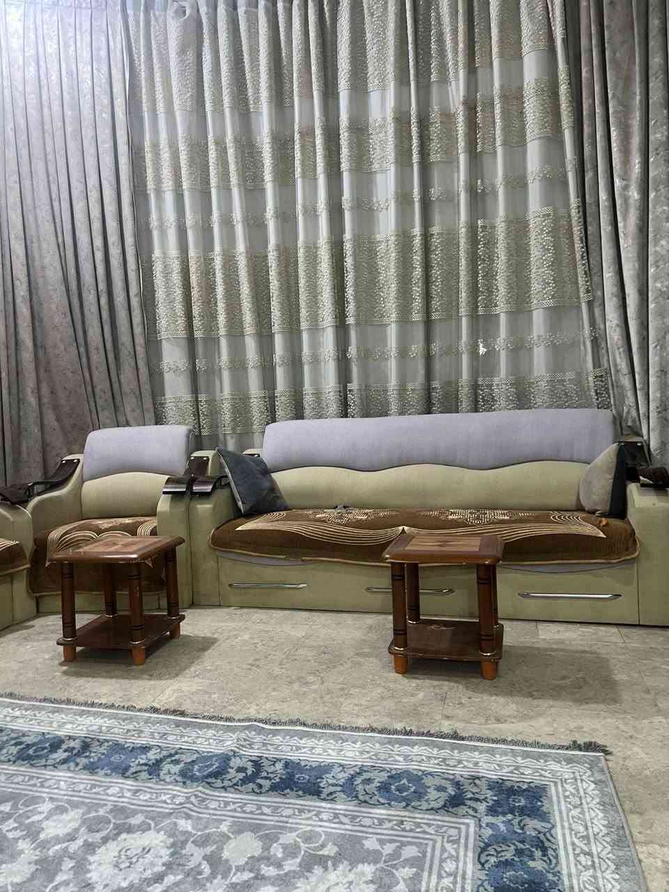 السلام عليكم تخم للبيع عشر مقاعد نظيف 
السعر 225
للاستفسار اتصل على *********** كربلاء, العراق
