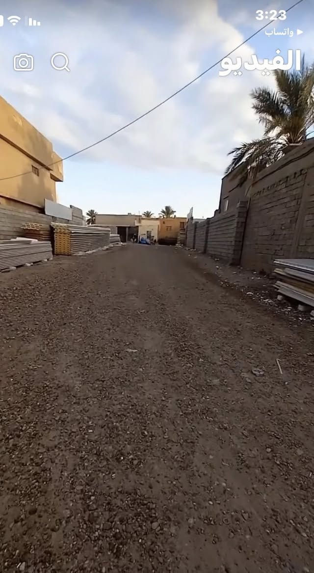 السلام عليكم للبيع قطعة أرض مساحة 750 متر وأجهة 15 نزال 52 مكان حيوي جدا بالعزاوي مقابيل الأستدارة مابيها ورثة ولأبيها اي مشكلة بالتحويل طاپو صدامي السعر 550 التواصل 
***********
