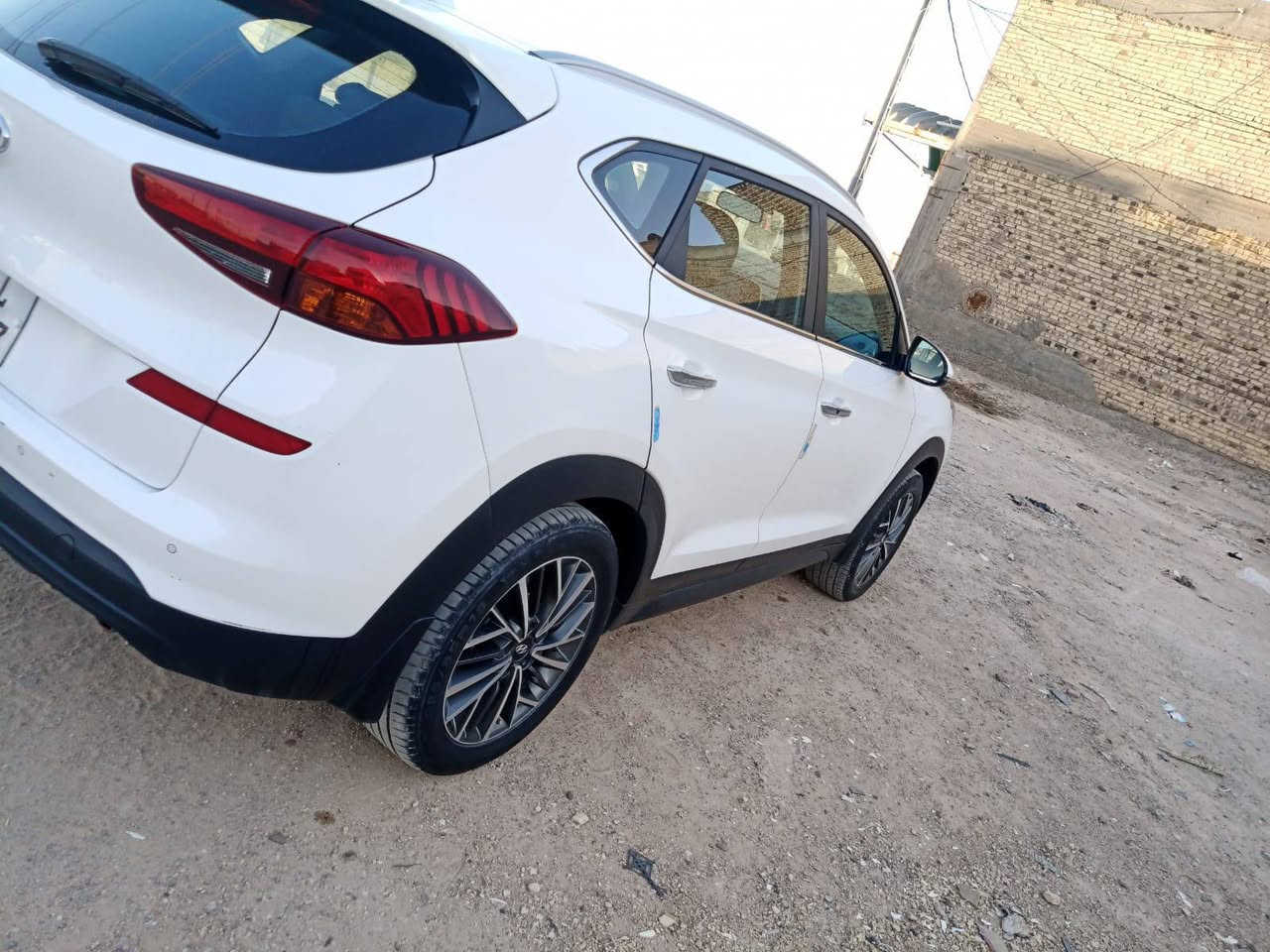 توسان 2020 خليجي كفاله عامه ماشيه 70 الف حقيقي فول مواصفات عدا البانوراما 
السعر 185$ *********** مكان السياره كربلاء
