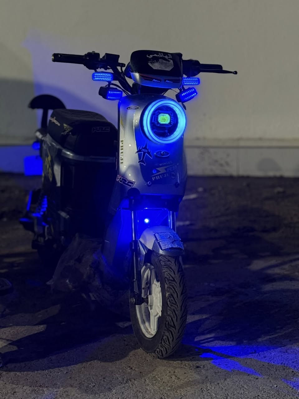 R9 ٢٠٢٥
خمسة باتري ٣٢ امبير ونلي ٢٦ 
لايت زينون رماشات ورة وكدام
ملف ١٥٠٠ سرعة ١٠٩ بالعداد الحقيقي ٧٠
سكن الوان مجمع ذهبي شاشة درع
غراضها كاملة شاحنة ومرايات وكفات
بيها سماعات بلوتوث السعر ٤٣٠ وبيها مجال
الشراي واتساب:***********
