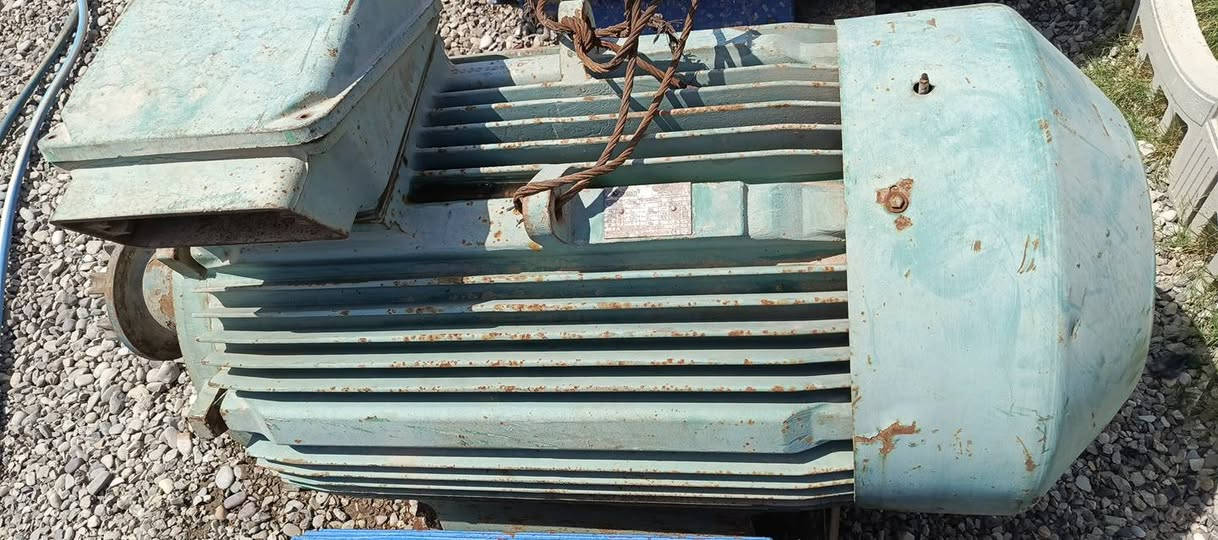 ماطورات للبيع واحد 450 والثاني 380 دوره 1500 ستندر شغالات بشرط المكان ديالى ناحيه  للاستفسار ***********
