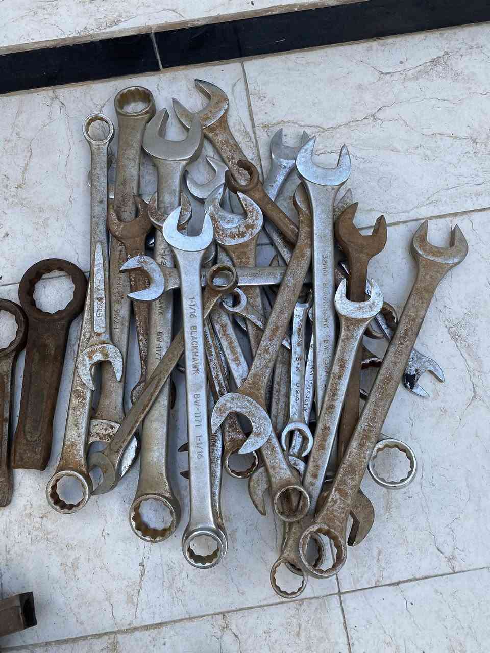 لقم + سباين أمريكيات  بلاك هوك امريكي احجام محيرة من ٣٢ لحد ٥٩ القطعة ب٥ ينباعن شلللع لحد يدخل ويكلي قطعة و١٠ قطع شلع ينباعن والسعر ثابت بدون احراج 
للاستفسار خاص او واتساب ***********
