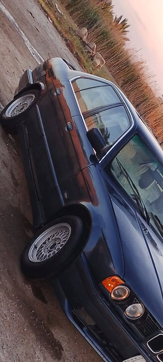 السلام عليكم BMW البيع مديل 92 مكينه مفتوح سياره مصبوغه عام فتحه سعر 55 بيه مجال مكينه مكفوله كير مكفول مكان ديالئ رقم *********** متوفر واتساب
