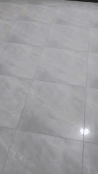 السلام عليكم خلفه متفرغ سيراميك  اشتغل تصفير وتطبيك جدران ألواح بلمادة  والارضيه اشتغل ع المتر مع تطبيك الدرج 
 ***********
