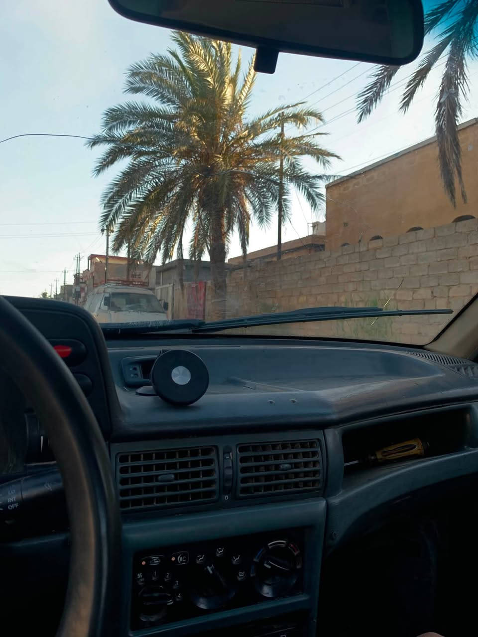 سيلو
تبريد ثلج 

سياره كل نقص مابيه جديده حيل

٩٤كفااله 

مراوس ترهم حسب لقناعه 

***********
سعر ٢٨

***********
