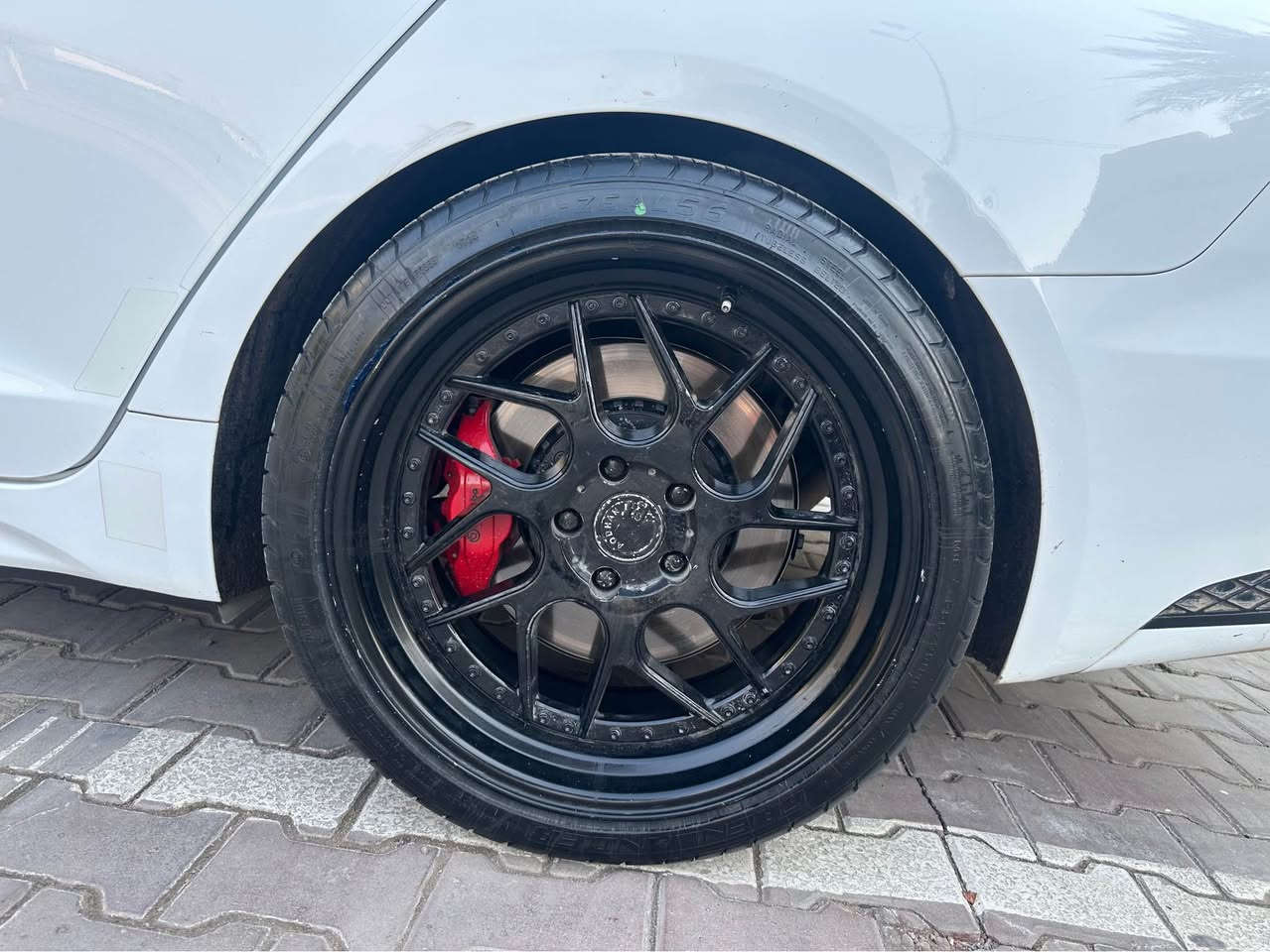 ‏Genesis  G70  2023 PRESTIGE 🩶🩶
‌‎ المحرك / V6 3.3cc twin turbo
‌‌‏376 HP🐎🐎🚀🚀       
رقم بغداد    برستيج اعلى مواصفات 
السيارة تو ويل 
‏(0-100km) 4.8 s🚀🚀🚀
‏‌‎فول مواصفات1/1  اعلى فئة 
‏‌‎  فتحة سقف (بانوراما) 
ماشية.52 الف كيلو متر 
‌‎اللون :- ابيض 
‏‌‎الضرر :-  جاملغ وبنيد 
الصبغ جاملغ فقط بنيد نفس اللون مبدل 
‌‎ المواصفات :- بصمة
‏‌‎:- تشغيل عن بعد
‏‌‎:- كشنات ميموري سيت
‏‌‎:-كشنات تدفئة تبريد 
‏‌‎:- ستيرن كهرباء  + هيتر
‏‌‎:- 5 وضعيات قيادة ( Eco - Comfort - Sport - Sport plus - Costume )
‌‌‏:- Auto Hold
‏‌‎:- شحن وايرليس
‏‌‎:- سستم سماعات Lexicon 
‏‌‎:- داتا شو
‌‎:- داخل جلد ابيض 
‌‎:- سقف كانتارا (شامو)
‏‌‎:- كاميرات جانبية تشتغل مع الاشارة داخل العداد
‏‌‎:- كاميرا خلفية
‏‌‎:- شاشة كبيرة
‏‌‎:- كيجات ديجيتال
‏‌‎:- رادارات امامي وخلفي وجانبي
‏‌‎:- كشنات جلد + كهرباء 
‏‌‎:- 5 كاميرات 360 درجة 
‏‌‎:- حساسات امامي وخلفي
‏‌‎:- نظام تحديد المسار 
‏‌‎:- دسكات بريمبو 6 بستم بلاد 
‏‌‎:-مري شفط +اشارة +تعتيم الضوء 
‏‌‎:- لايت LED امامي خلفي 
‏‌‎:-دخول ذكي مع انارة ترحيب
‏‌‎:-قيادة ذاتية  
‏‌‎:-تحديد مسار+مثبت سرعه تفاعلي يدوس بريك ويمشي تلقائي
‏‌‎:-ويل كروم  
‏‌‎:-مرقم بغداد رقم تحويل بشرط سنويه 
‏‌‎:-  وبعد بيها مواصفات هواي 
‏‌‎ملاحظة :- كير ومحرك وصدر وكهربائيات كله بشرط)
السعر 238 وبيها مجال 
عنواني بغداد البنوك 
*********** بغداد, العراق
