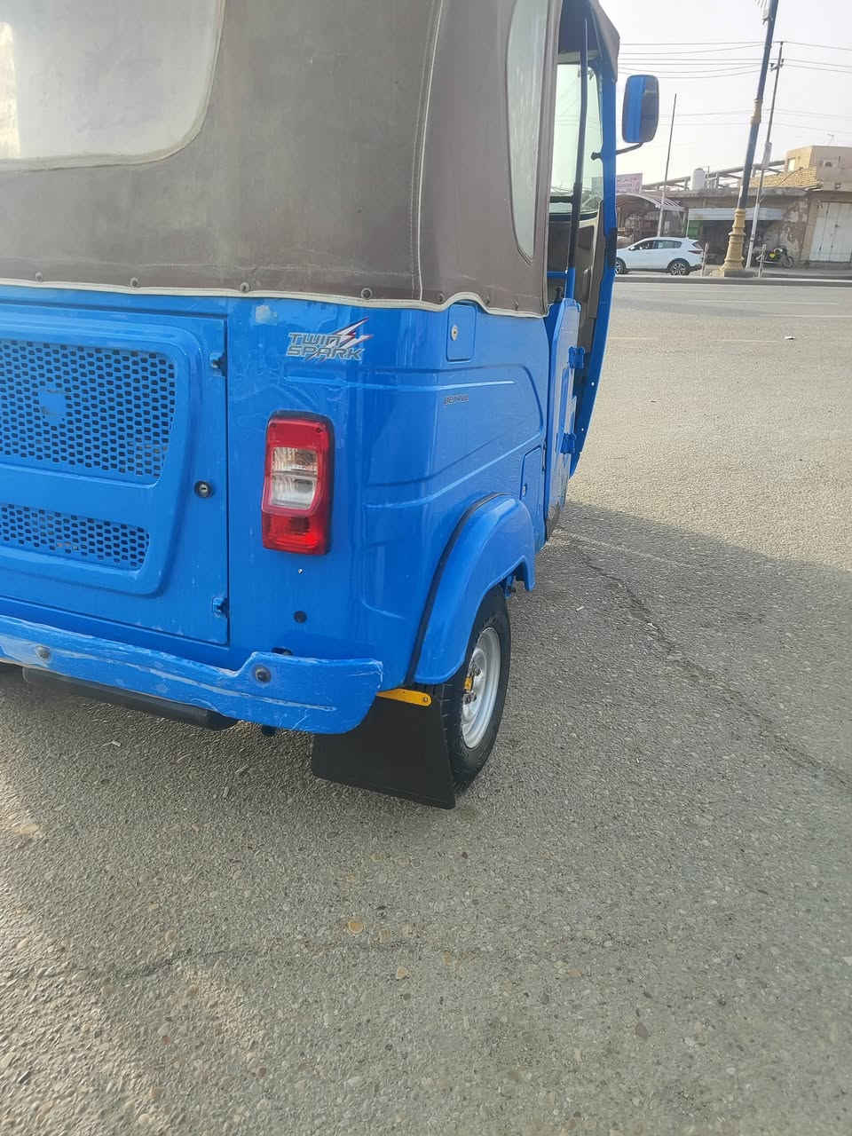 سلام عليكم  تكتك للبيع هاذ رقم صاحبهة ***********
