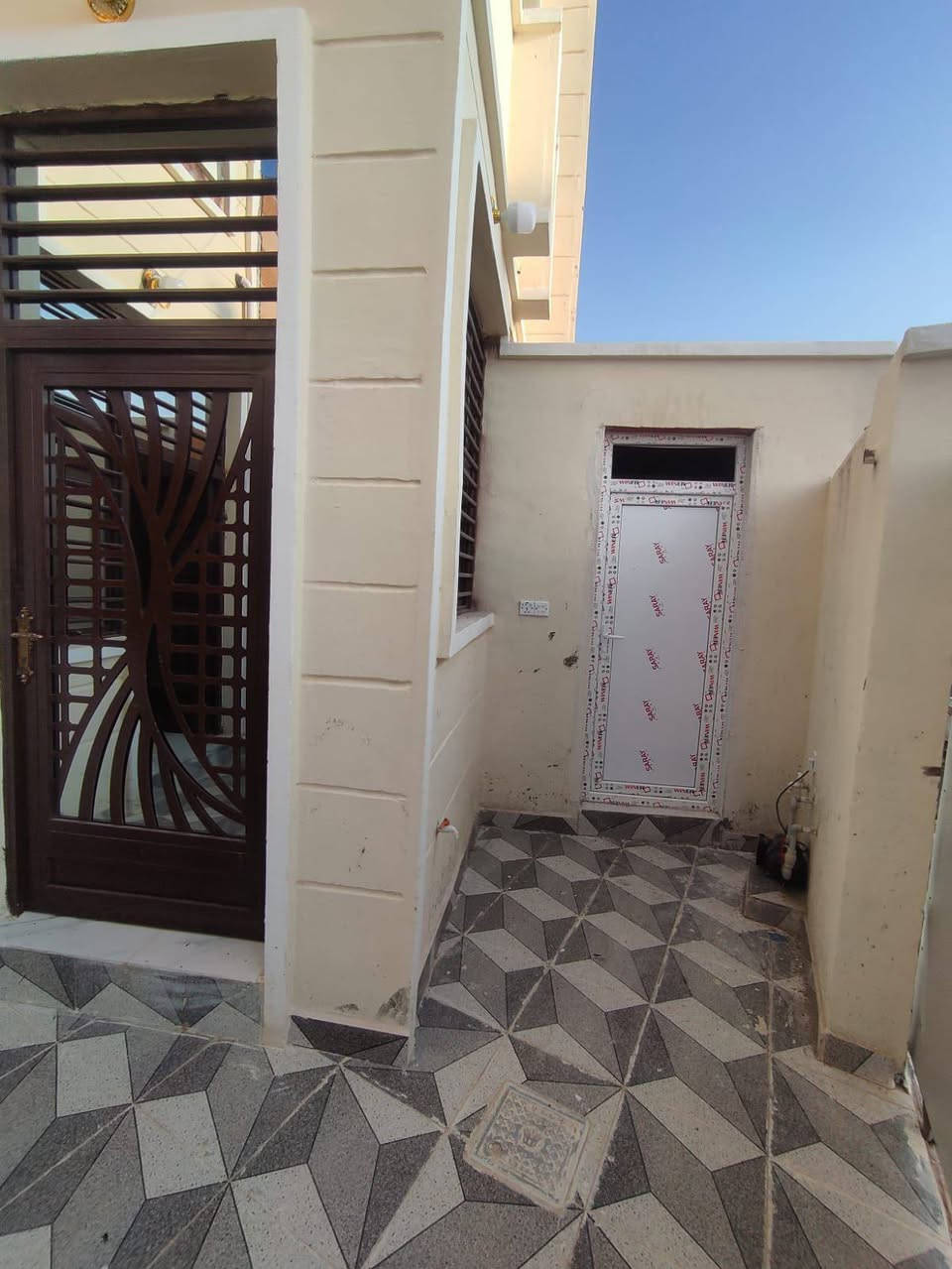 🏡 بيت للبيع – منطقة التصنيع
📍 رقم العقار: 4807
📏 المساحة: 120 م² (6×20)
🚗 شارع: 15 متر
✨ المواصفات:
شغل درجة أولى
صالة داخلية + استقبال
3 غرف نوم
3 مجاميع صحية
📞 للتواصل: ***********
