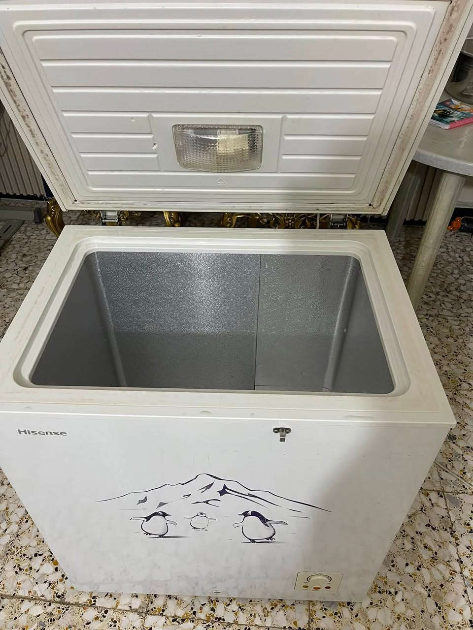 السلام عليكم مجمده للبيع نظيفه جدا السعر ١٥٠ المكان سيطره الشعب السريدات وهذا الرقم ***********
