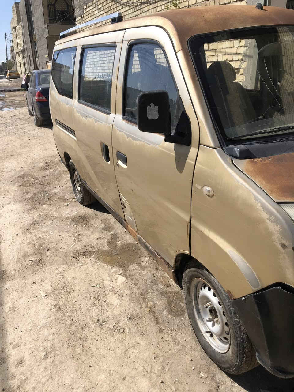 السلام عليكم ليفان 7 راكب مكينه وكير وصدر تخم تاير خير من الله كشرها ابلادي كله بس بيه هاي التصليه بالصندوك ناعمه كلش وجاهزه بدون تحويل صاحبه ضاع رقمه والسنويه تفاصيل بيه اكرر بدون تحويل ومكفوله من كلشي  سرقه او عشاير السعر 15 ورقه لاستفسار الرقم *********** مكاني بغداد الشعب
