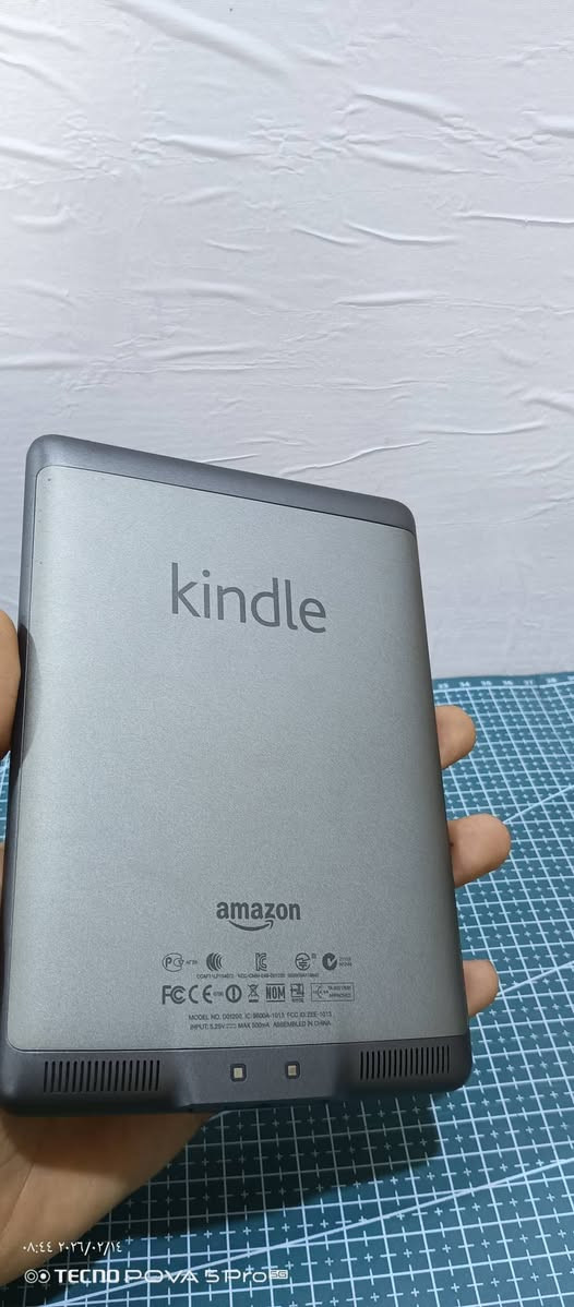 هذا الجهاز هو جهاز قراءة الكتب
الإلكترونية أمازون كيندل تاتش 
(Amazon Kindle Touch)، 
وتحديداً من الجيل الرابع
 (الطراز D01200). 
35 الف مع التوصيل


**إذا كنت صاحب هذا الإعلان وتريد حذفه لأي سبب، رجاءا أرسل رسالة إلى الدعم الفني**