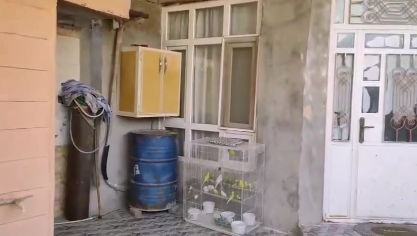 مشتمل للبيع المساحة 120 طابقين الطابق الأول كامل أرضية كاشي والطابق الثاني يحتاج كاشي العنوان كاطون الرحمة منطقة 4000 خلف سما ماركت لمعرفة تفاصيل أكثر الاتصال على الرقم ٧٧١٣٢٣٣٦١٣


**إذا كنت صاحب هذا الإعلان وتريد حذفه لأي سبب، رجاءا أرسل رسالة إلى الدعم الفني**