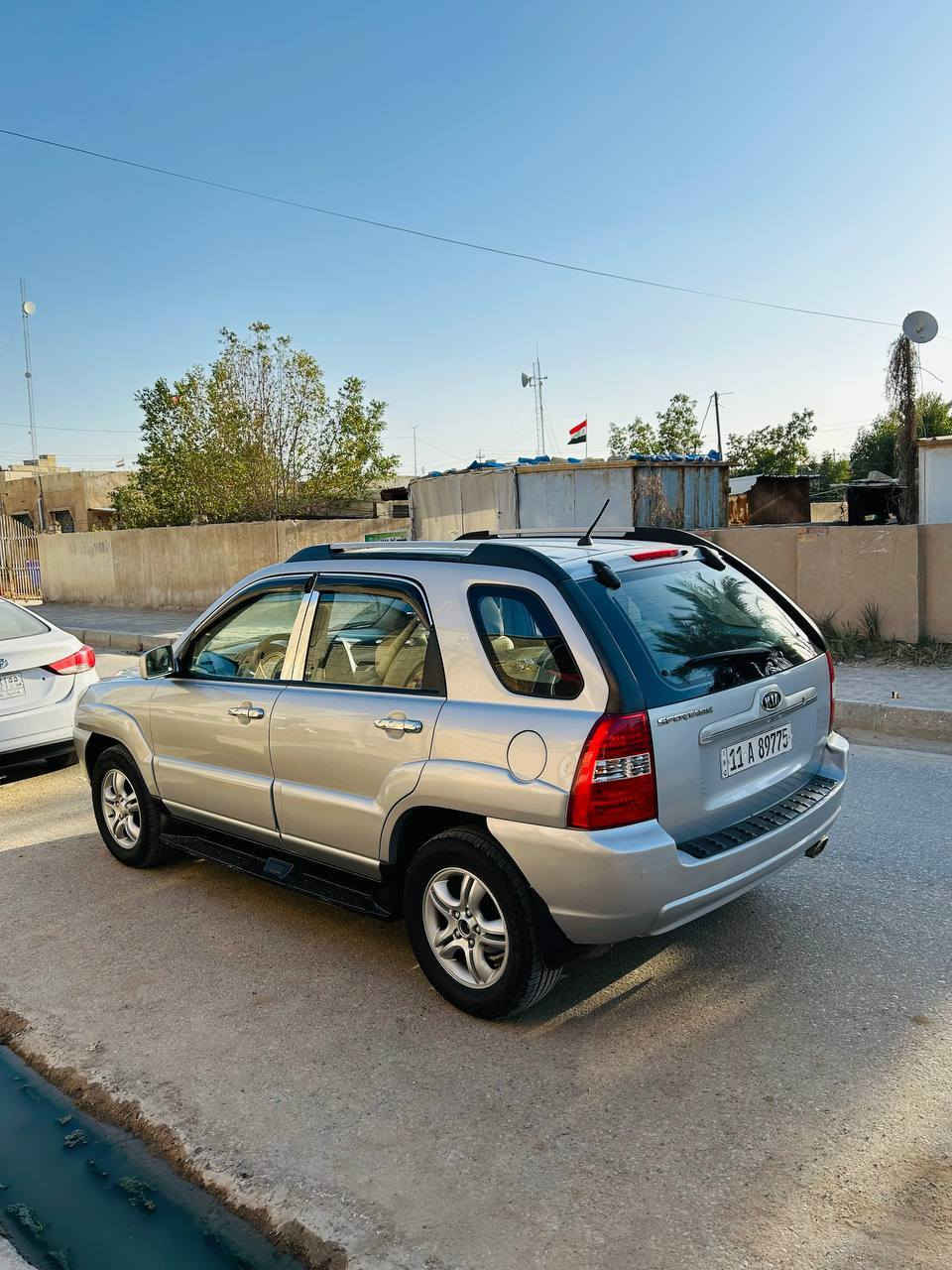 السلام عليكم توسان 2007 خليجي مكينه 2000دوش لمرغوب رقم بغداد نكليزي تحويل مباشر سنويه 2030  سياره بيه 3قطع صبغ اثر جراد بدون ضربه وبدون معجون مكينه وكير وحداديه كفاله تبريد ثلج تخم تاير جديد توني شاده سياره جديده ومال جناي بلعافيه عل ياخذه احلا من الصور وانضف السعر 89 وبيها مجال ‏بسيط كلش الاتصال*********** مكاني بابل القاسم غير متواجد علفيس
