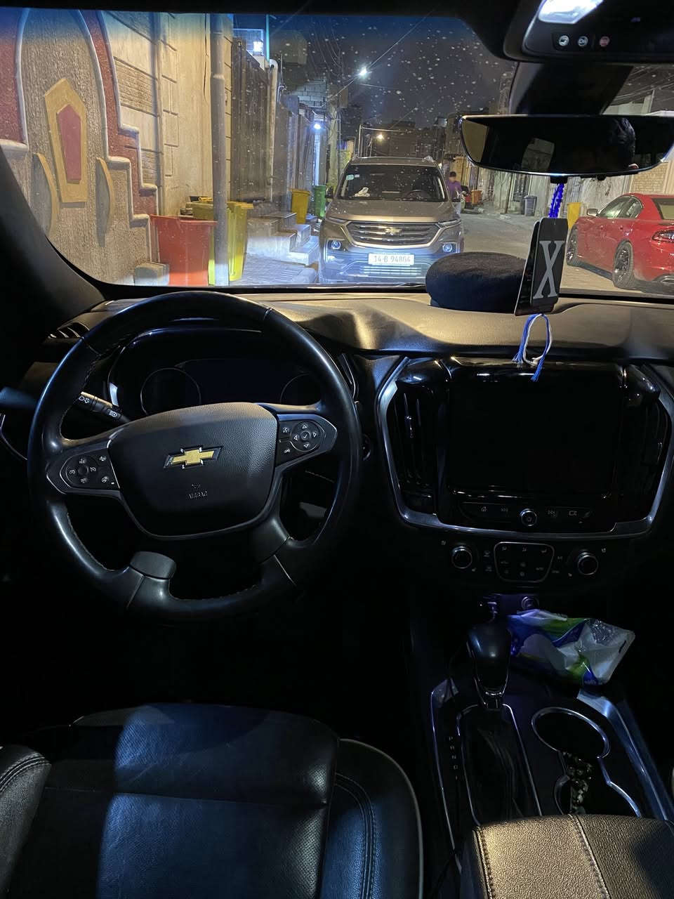 ترافيرس 23السياره فول مواصفات بريمير عدا الفتحه سته سلندر 7راكب فصل بيه جاملغ امامي وخلفي من جهه السايق اللون عنابي مكان السياره بصره القبله للتواصل عبر الرقم ***********السعر 252ورقه وبيه مجال حك الجيه
