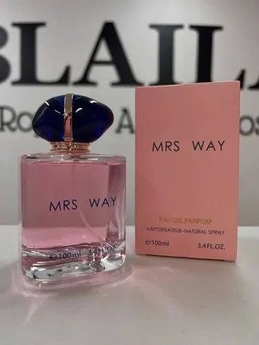 عطر ماي واي  MY WAY
عطر نسائي مثير هادئ🌸

ماي واي عطر الاثارة النسائي 
الهادئ من اصدارات بيت الأزياء والعطور الإيطالي الشهير جورجيو ارماني Giorgio Armani.💖🌸
زهري مثير للنساء من العائلة العطرية فلورا My Way عطر . تم اطلاق العطر حديثا في عام 2020 😍❤️
🌸 باقة عطرية استثنائية فواحة تشذو بعبير الياسمين يمزج هذا العطر النسائي المضيء بين الروائح الزهرية والحمضيات والخشبية والبودرية لجوهر رقيق ورومانسي يجعله المميز من بين مجموعاتك المفضلة في الطقس الدافئ 🌸🌸
المكونات العليا من زهر البرتقال والبرغموت تضفي كثافة متلألئة منذ البداية ، مما يخلق جوا مهيبًا . ومما يزيد من إبراز هذه المكونات هو الياسمين الهندي ومسك الروم في قلب العطر ، والتي تتحد لتشكل باقة أنثوية مبهرة أخيرًا ، تشتمل اللمسات الأخيرة على المسك الأبيض وأرز فيرجينيا وفانيليا مدغشقر في القاعدة ، مما يجذب أي شخص قريب بديناميكيتها الحسية الناعمة 
الحجم ١٠٠ مل


**إذا كنت صاحب هذا الإعلان وتريد حذفه لأي سبب، رجاءا أرسل رسالة إلى الدعم الفني**