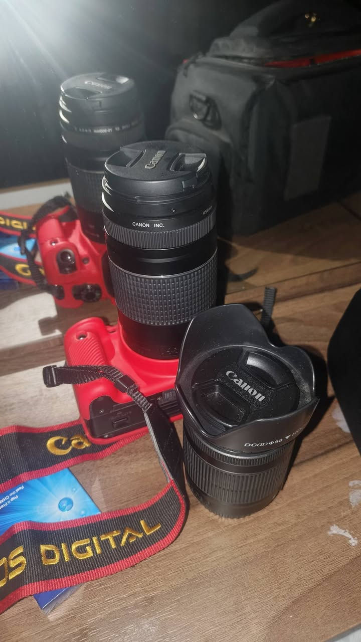 كامرا D700
وياها عدسات ثنين
جنطه 
بطاريت عدد٢
كامرا استعمال قليل كلش
٧٠٠ الف وبيه مجال


**إذا كنت صاحب هذا الإعلان وتريد حذفه لأي سبب، رجاءا أرسل رسالة إلى الدعم الفني**